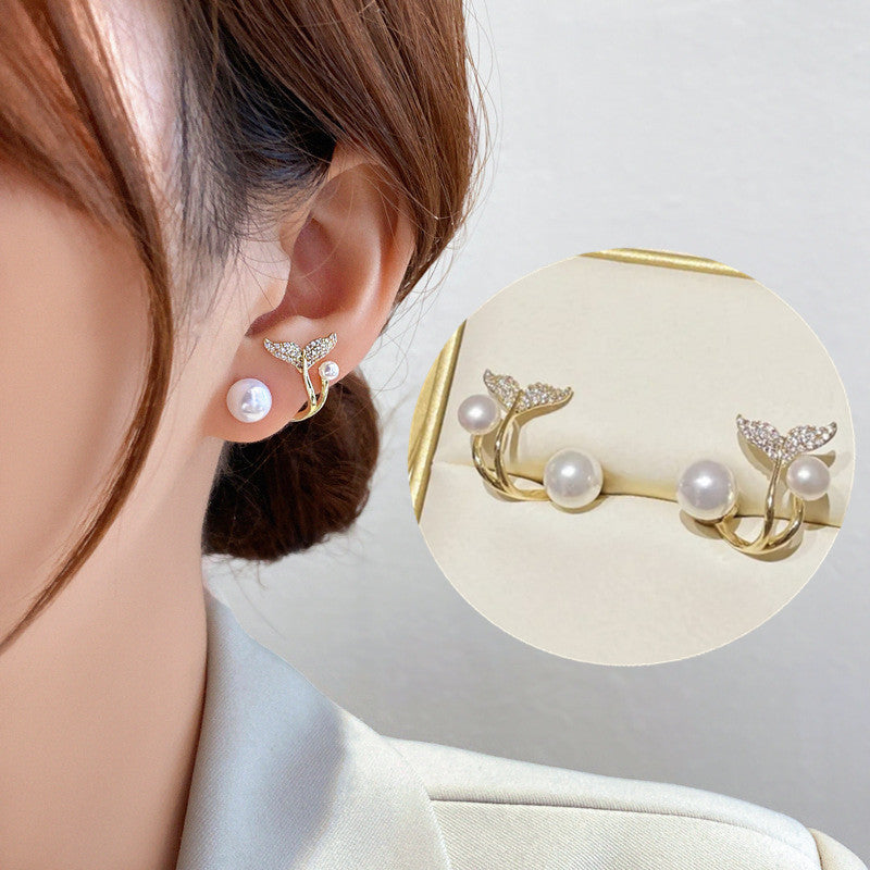 Boucles d’oreilles dorées à détail perlé